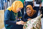 Khofifah ajak masyarakat lestarikan batik dan perkuat perajin