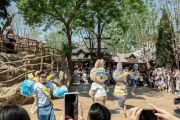 Bermain bersama Labubu dan teman-temannya di Pop Land Beijing