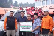 Bupati dan Wakil Bupati Solok Terima Bantuan Kemanusiaan dari Dhuafa untuk Korban Galodo di Arosuka