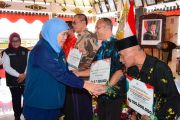 Gubernur Khofifah salurkan bansos Rp9,87 miliar untuk Magetan