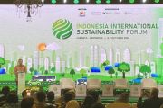 Luhut assures investors Indonesia's economy "will not collapse"