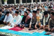 Pemkab Lombok Timur menggelar shalat istisqa memohon turunnya hujan
