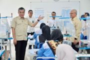 Kemnaker uji coba pelatihan kompetensi dengan praktik langsung di industri