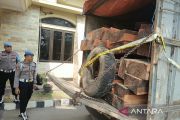 Polresta Kendari gagalkan penyelundupan 80 kayu eboni tujuan Surabaya, Jawa Timur