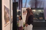 Sejumlah anak-anak Sade kenang kebakaran lewat dokumentasi museum