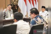 Indonesia strives to shield middle class from economic decline