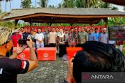 Pemkab Natuna serahkan kotak pendingin untuk kelompok nelayan