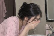 5 cara menjaga kelembapan kulit wajah menurut AAD, Mudah dan ampuh