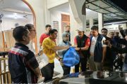 Bank Nagari Salurkan 400 Bantuan Makanan pada Warga Terdampak Banjir di Koto Tangah dan Kuranji