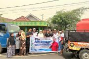 Bantu masyarakat, Angga salurkan 12.400 liter air bersih di Sampit
