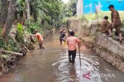 Pemkab Bogor bersihkan saluran Parakan Jati pemicu banjir di Bojonggede