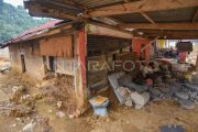 Warga manfaatkan material banjir bandang jadi bernilai ekonomi