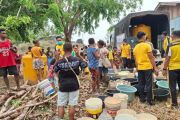 Polres Boven Digoel bantu air dan masker ke warga terdampak asap karhutla