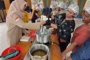 Prodi Agribisnis UPR latih warga Tuwung olah singkong jadi mi