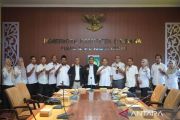 Wabup Sumbawa mengajak masyarakat awasi pembangunan lewat informasi publik