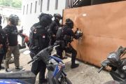 Polisi koordinasi dengan PLN tangani listrik ilegal di Kampung Ambon