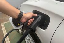 Di China, pengisi daya kendaraan bisa datang menuju lokasi mobil