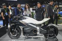 Ho Chi Minh pasang kabinet penukaran baterai motor listrik di trotoar