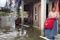 BNPB carries out weather modification to reduce rain in Banten