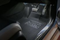 Tips memilih karpet mobil yang aman, awet, dan mudah dirawat