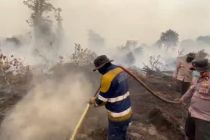 Brimob BKO dari Polda Bali di Kalbar bertugas padamkan karhutla hingga bakti sosial