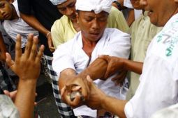 UPACARA "NGEREBONG"