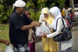 SALING BERSEDEKAH