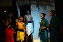 KOMPETISI TEATER