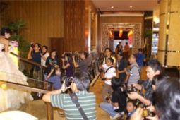 Fotografer Manado Berburu Foto di Swiss-Belhotel