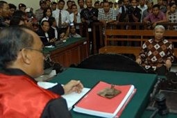 VONIS PENJARA SEUMUR HIDUP