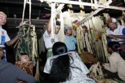 ARUH SUKU DAYAK