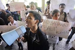 TOLAK LIBERALIASI PERTANIAN