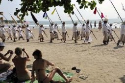 MELASTI DI KUTA