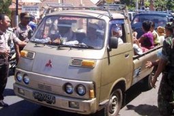 POLISI HADANG WARGA LEMUKIH