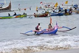 PARADE PERAHU