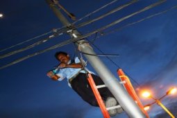 TERUS BEKERJA HINGGA MALAM