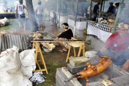 LOMBA MASAK BABI GULING