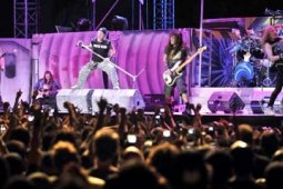 KONSER IRON MAIDEN