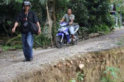 JALAN LONGSOR