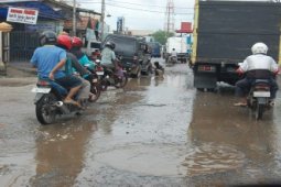 AWAS JALAN BERLUBANG !!!