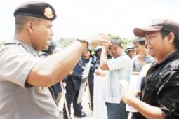 Protes Pemanfaatan Jalan