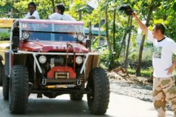 Bupati Lepas Offroader