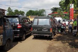ANTRIAN SOLAR PENUHI  JALAN