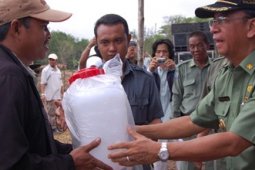 BANTUAN UNTUK PETANI KARET