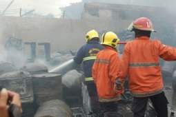 Pabrik Cat Terbakar, Dua Meninggal Dunia