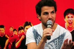 KUNJUNGAN FABREGAS