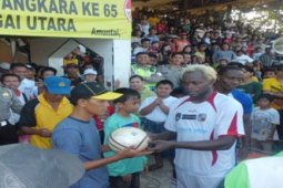 BOLA UNTUK PENONTON
