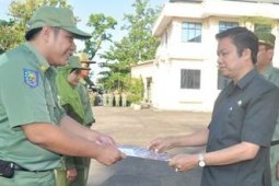 HARUN SERAHKAN 194 SK PNS BARU