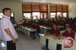 Gubernur Bali Tinjau SMAN Bali Mandara