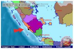 Gempa membuat warga Bengkulu berhamburan ke luar rumah